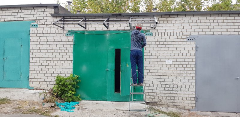Козырёк для гаражных ворот