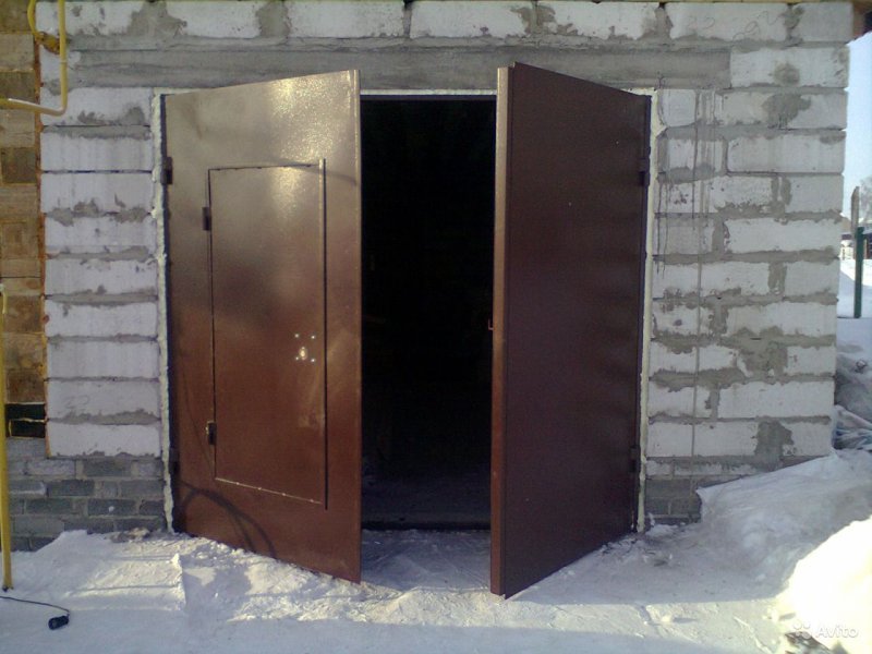 Двери для гаража металлические