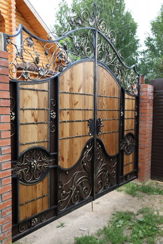 Красивые железные ворота