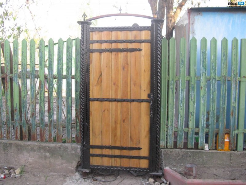Дачные калитки из металла и дерева