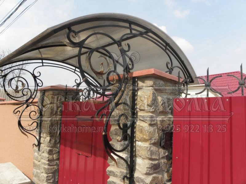 Козырек над калиткой из поликарбоната
