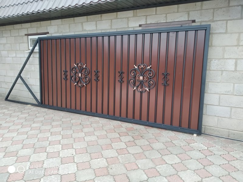 Откатные ворота с калиткой