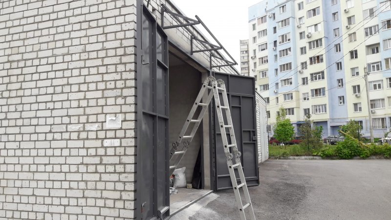 Козырек на гаражные ворота