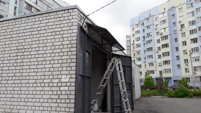 Козырьки над воротами промышленных зданий