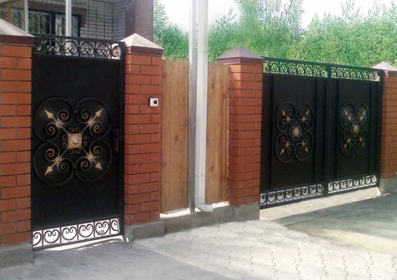 Калитка для забора из профнастила