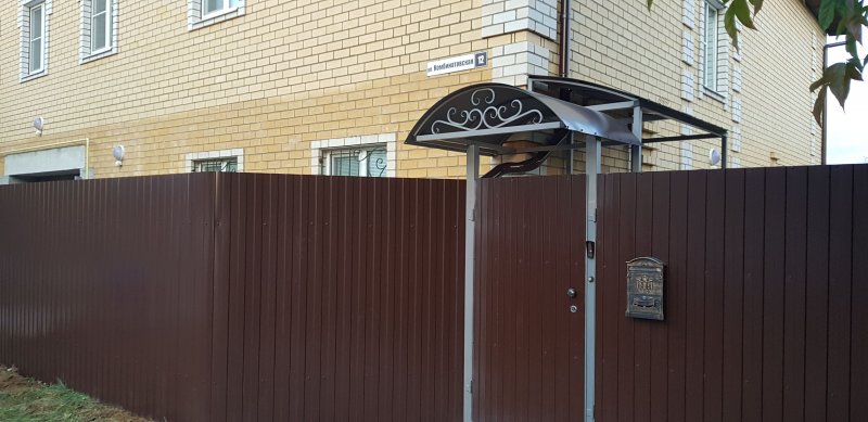 Калитка с козырьком