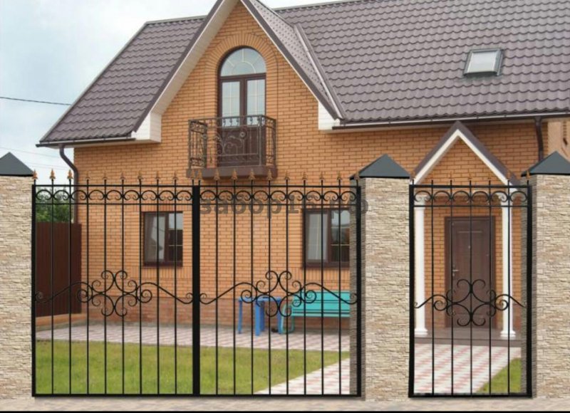 Ворота с кованными элементами