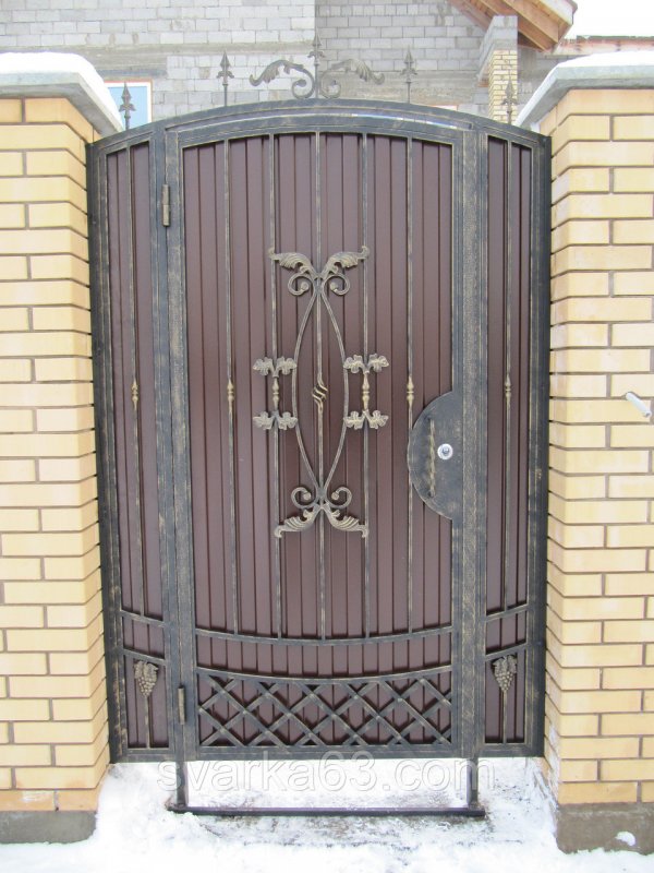Красивые калитки из металла