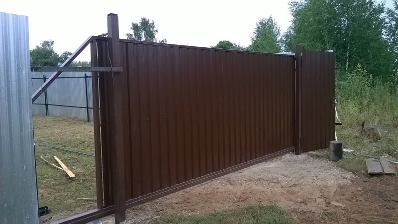 Откатные ворота без столбов