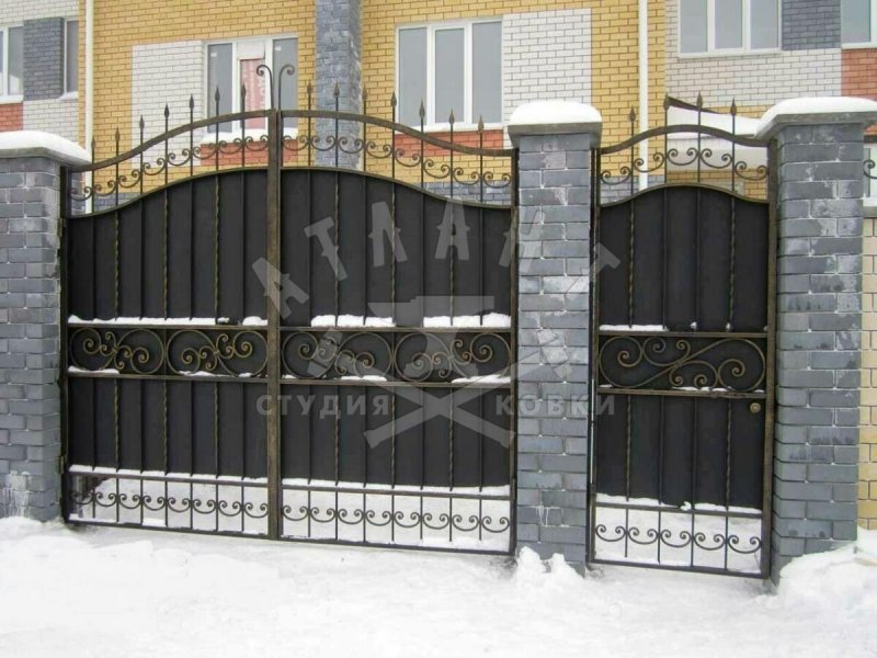 Металлические кованые ворота