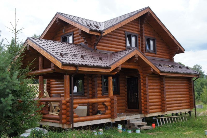 Дом из неоцилиндрованного бревна