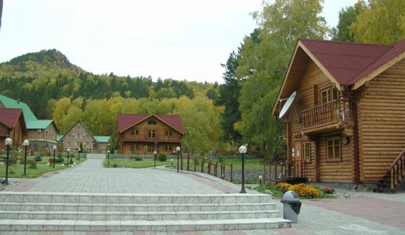 Горный Алтай усадьба Саржевских база отдыха бирюзовая Катунь