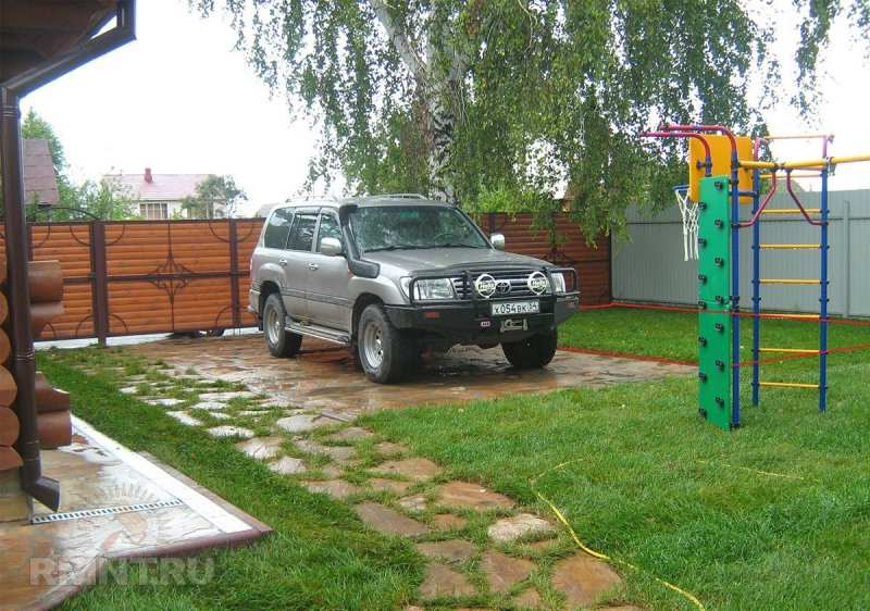 Парковочная площадка на даче