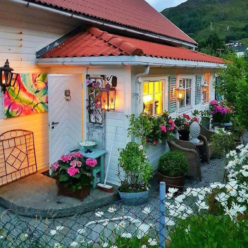 Красивый дворик на даче