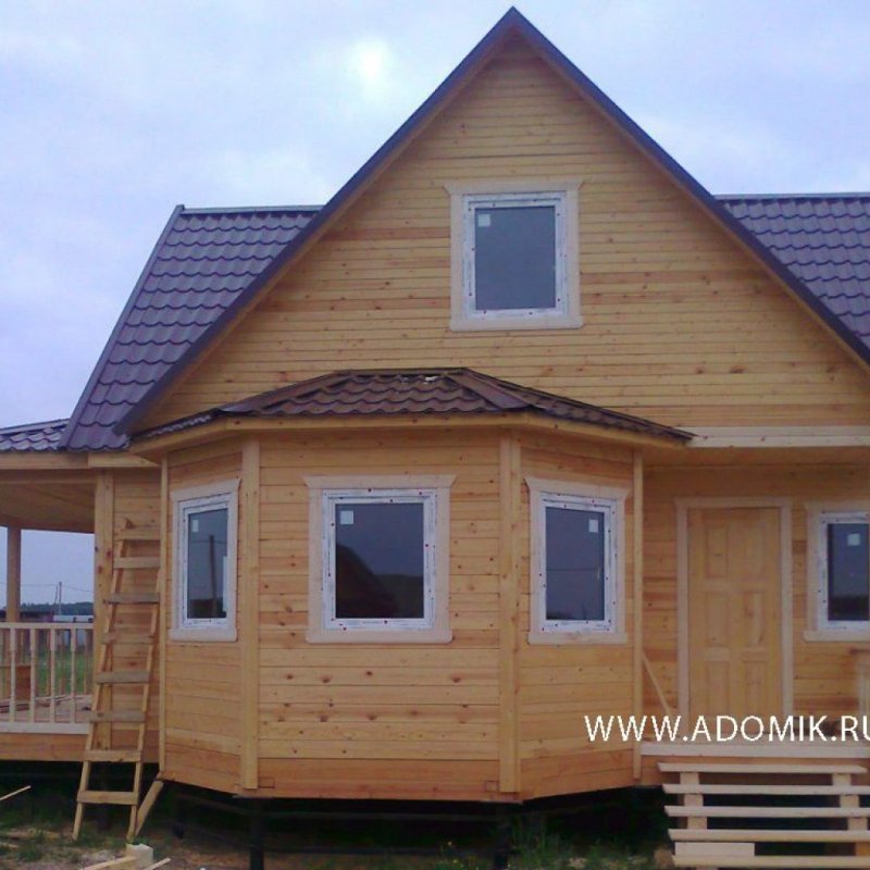 Двухскатная крыша с эркером