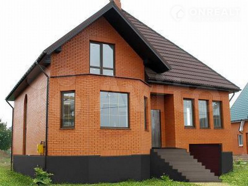 Частный дом из красного кирпича