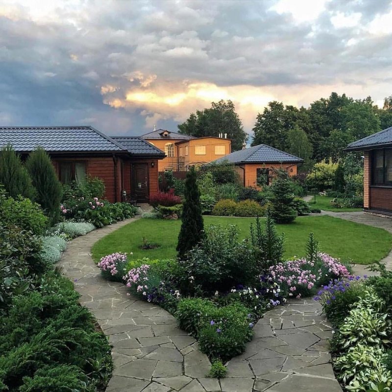 Ландшафт загородного участка клумба