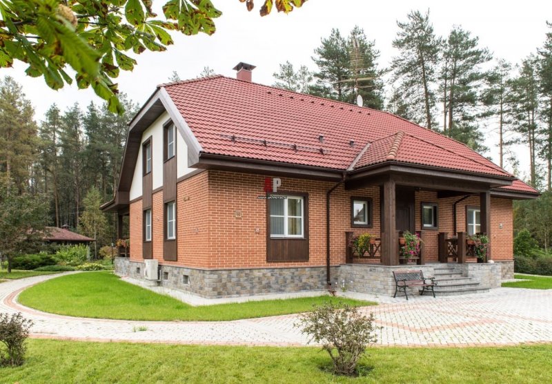Загородный домик из кирпича