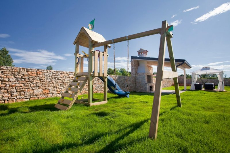 Площадка для дачи современная