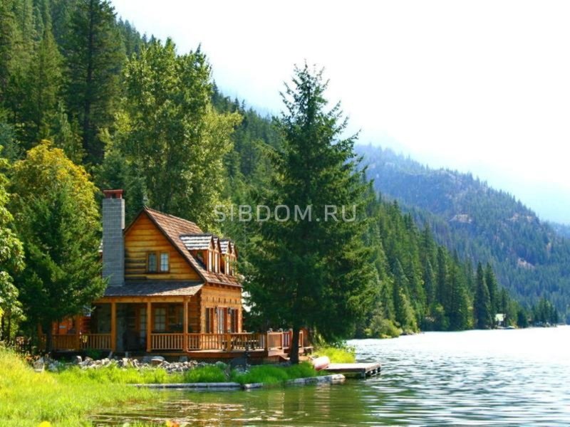 Дом в лесу у озера
