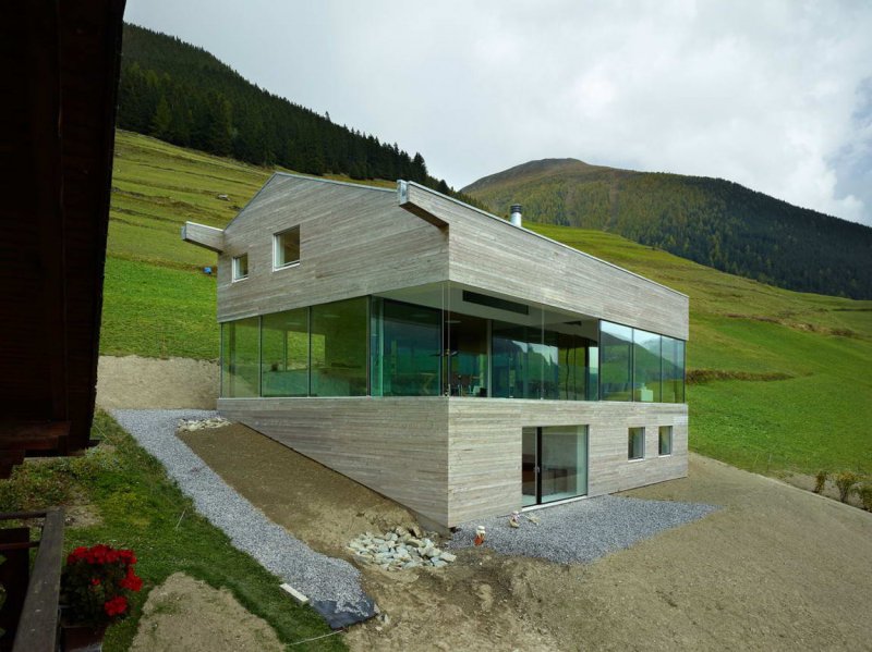 Barn House на склоне