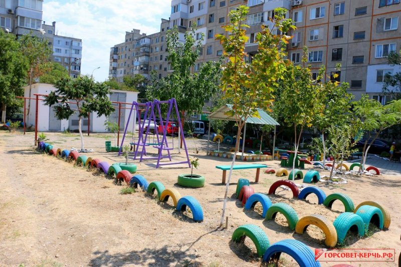 Благоустройство дворовой территории крымских многоэтажных