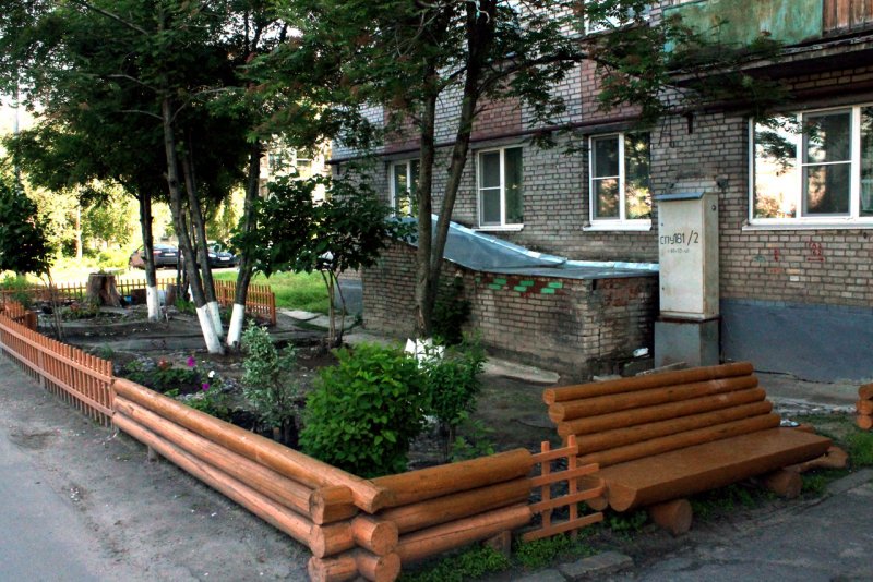 Благоустройство территории около подъезда