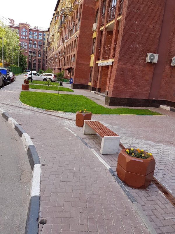 Закрытый двор многоквартирного дома