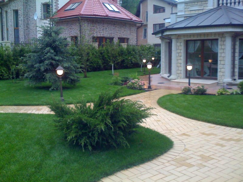 Планировка двора перед домом