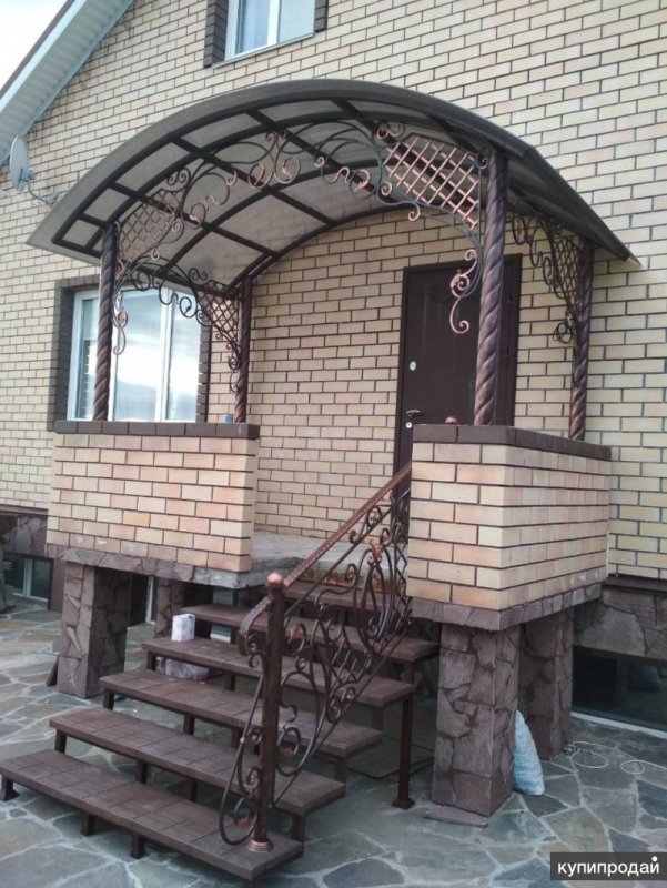 Крыльцо к кирпичному дому