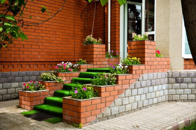 Клумбы из кирпича