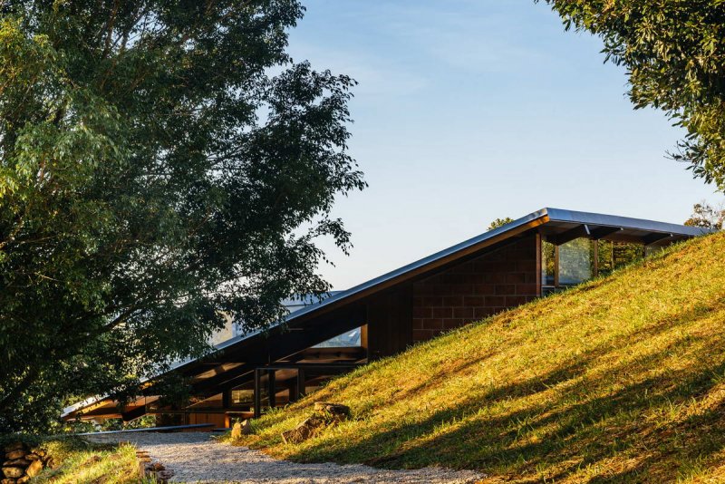 Галерея half-slope House / Denis Joelsons + Gabriela Baraúna Uchida-56