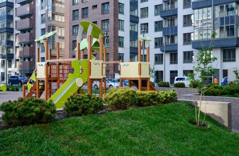 Красивый двор в городе
