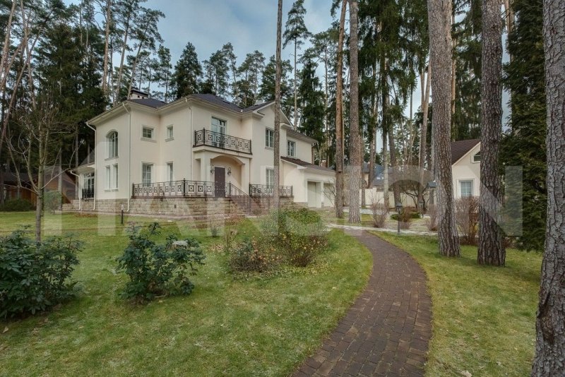 Дом Рублево-Успенское шоссе в соснах 200 кв.м