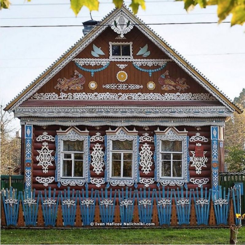 Резной Терем изба с кружевами