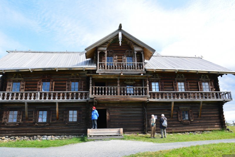 Резной расписной Терем