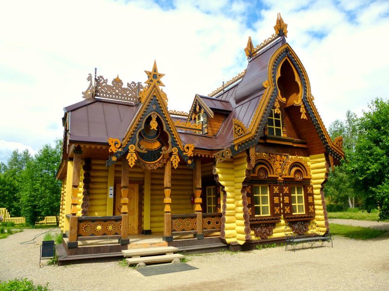 Сказочный дом из бревна