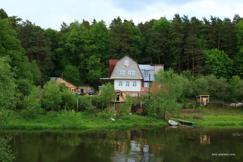 Старый дом с травяной крышей