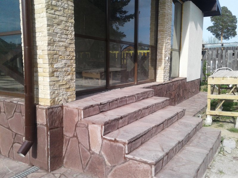 Крыльцо в частном доме