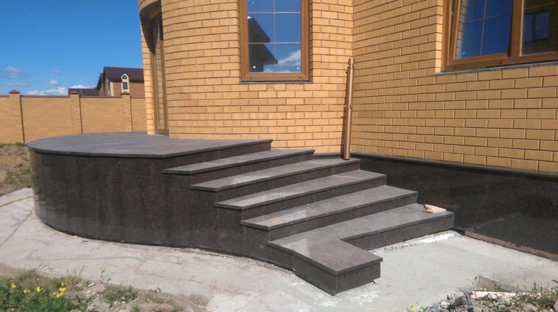 Крыльцо гранит