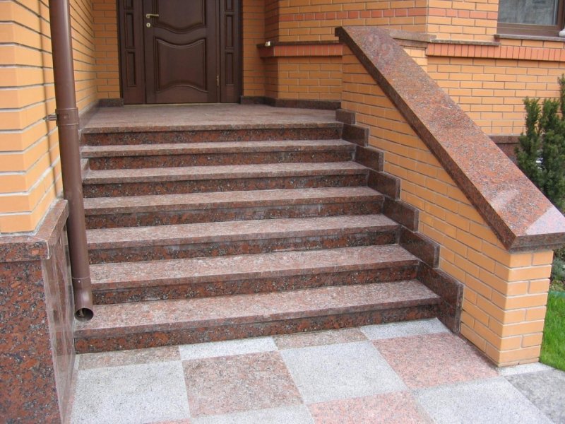 Перила из кирпича для крыльца