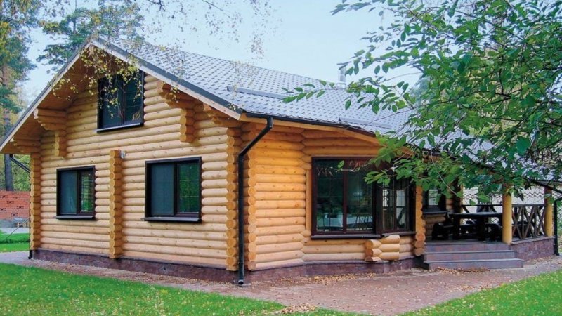 Дачный домик из оцилиндрованного бревна