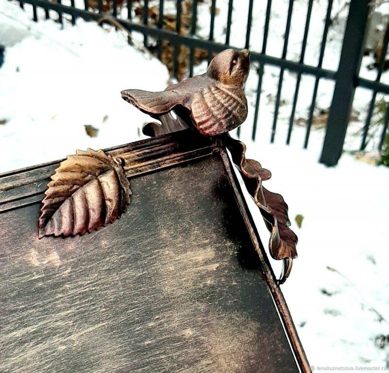 Кованая кормушка
