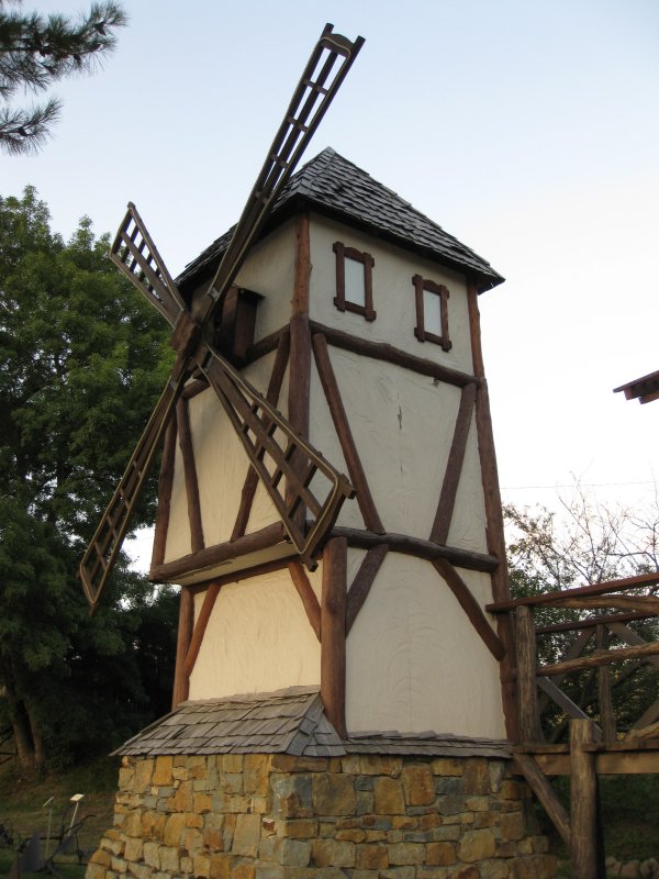Мельница в ландшафтном дизайне