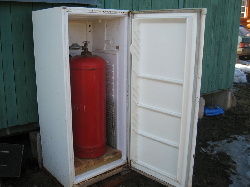 Шкаф под газовые баллоны для дачи