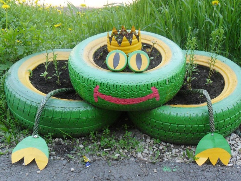 Лягушка из шин