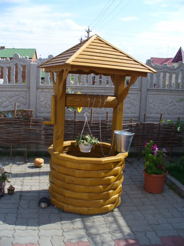 Колодец из колес для сада