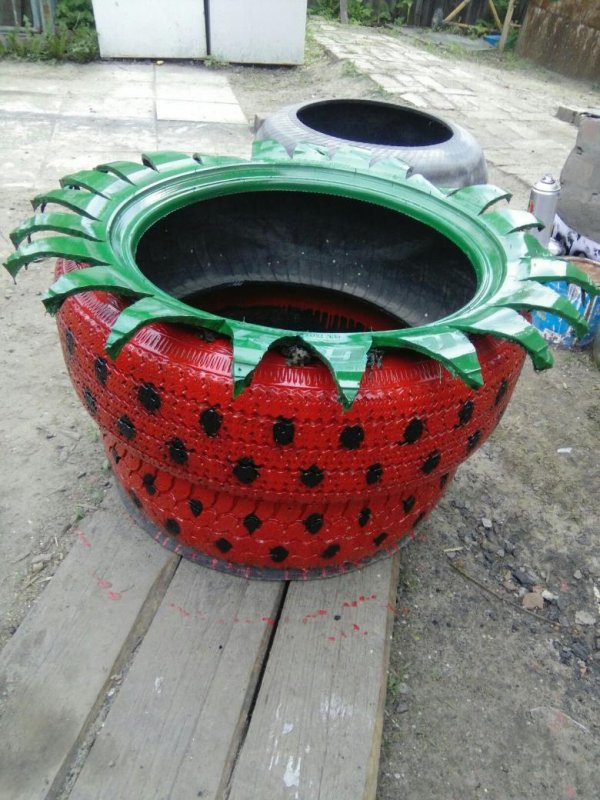 Клумбы из колес для цветов