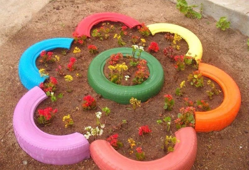 Клумбы из колес для цветов