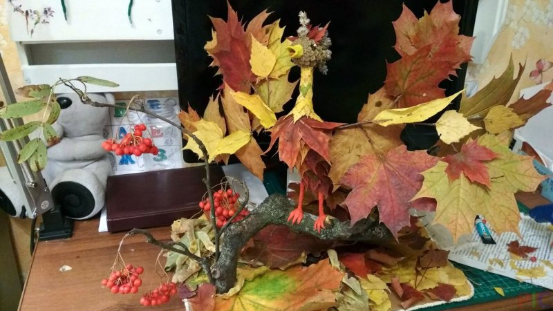 Осенняя поделка в садик из листьев
